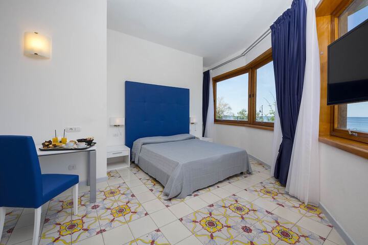 Room 5 of 85