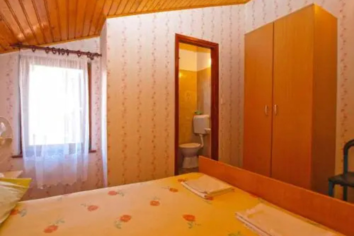 Room 2 of 7