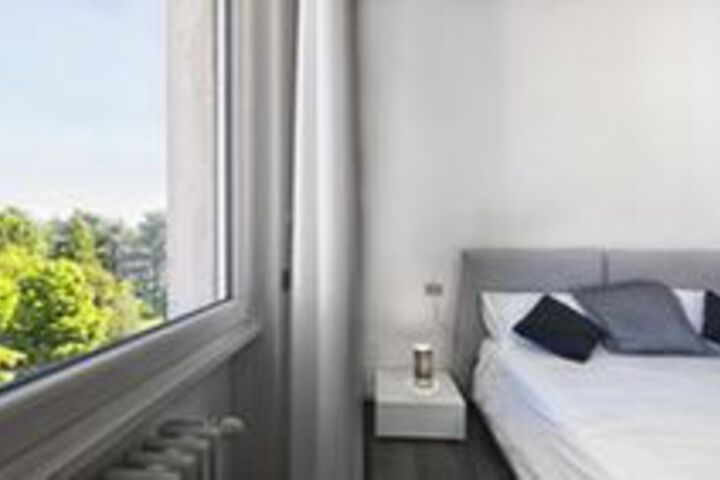 Room 9 of 18