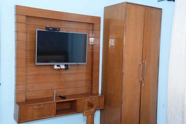 Room 9 of 15