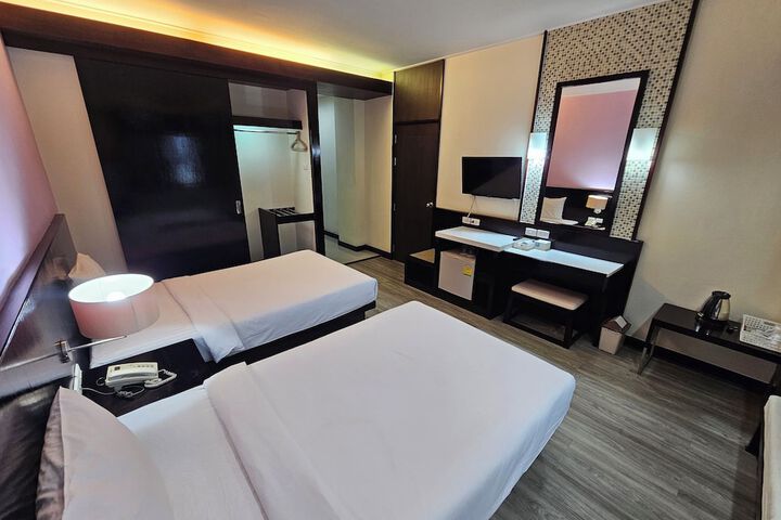 Room 9 of 25