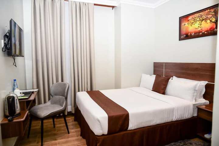 Room 20 of 32