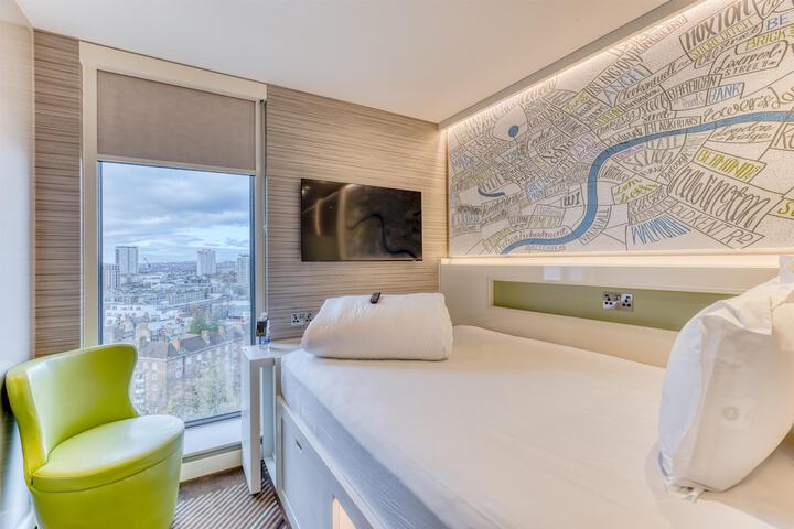Room 8 of 17