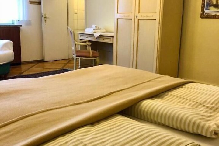 Room 9 of 21