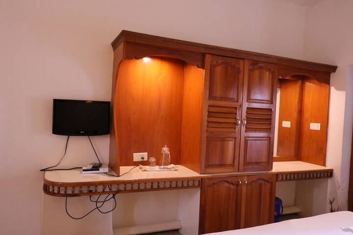 Room 15 of 32