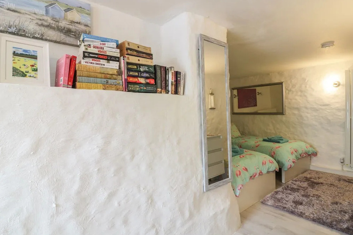 Room 2 of 17