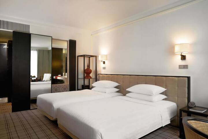 Room 33 of 150