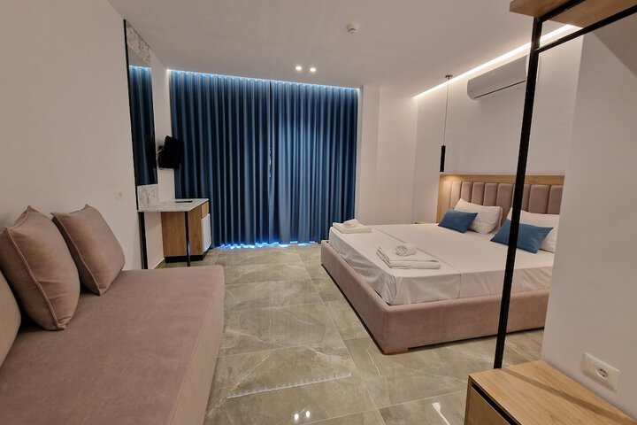 Room 9 of 73