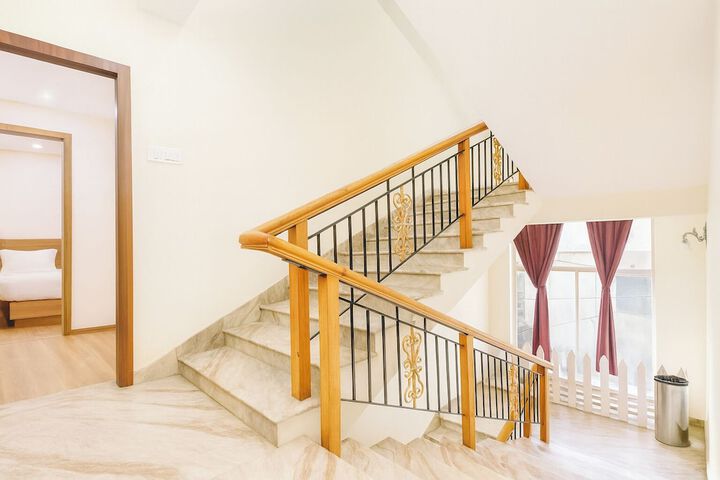 Handrails in stairways