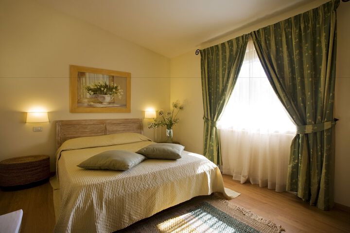 Room 3 of 44