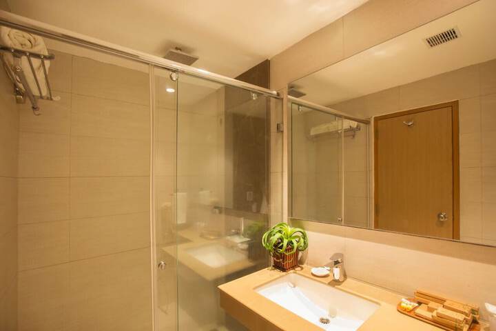 Room 20 of 53