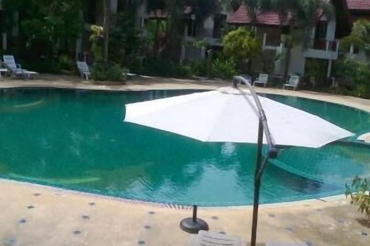 Hotel with Pool