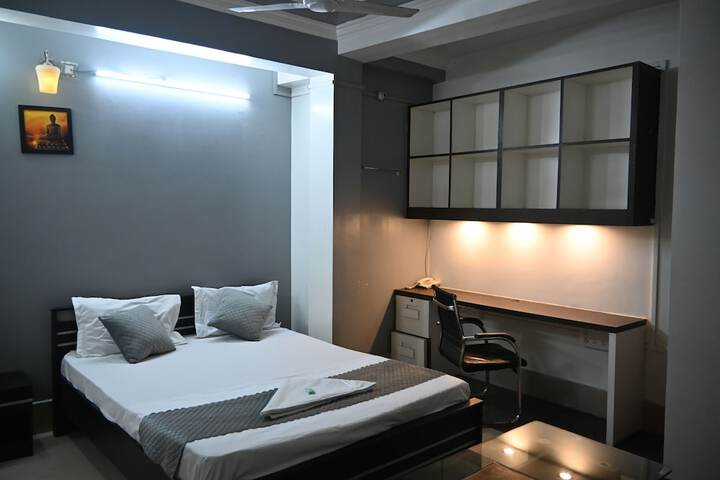Room 8 of 15