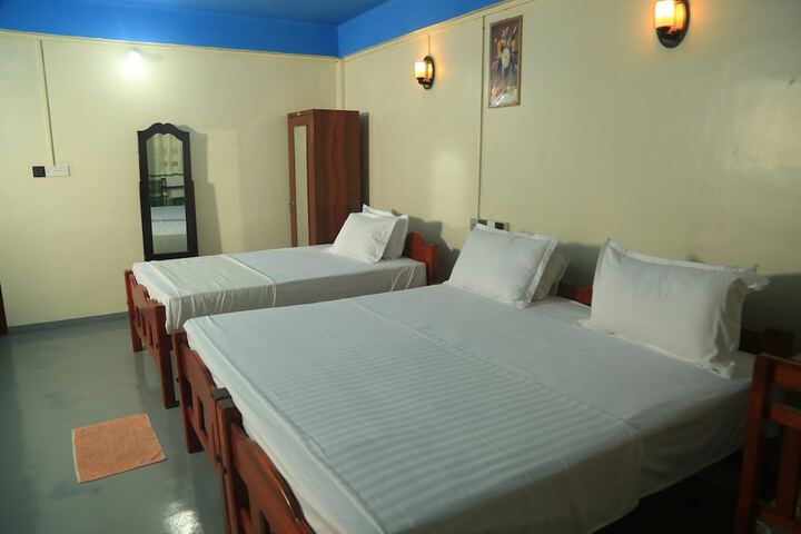 Room 4 of 11