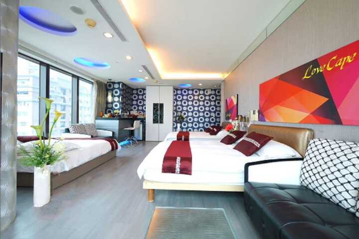 Room 4 of 98