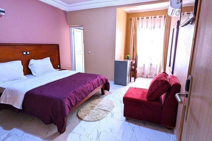 Room 10 of 46