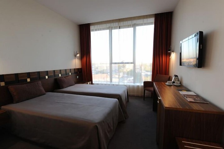 Room 16 of 48