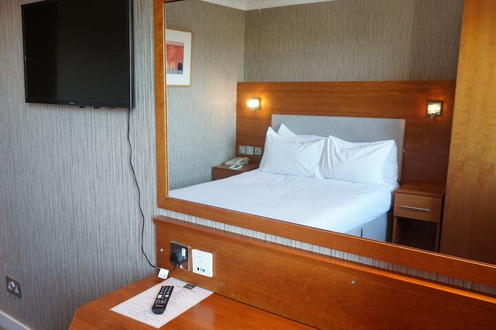 Room 15 of 27