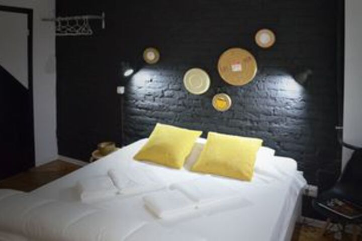 Room 9 of 12