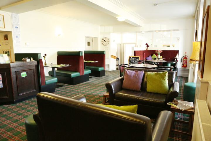 Lounge 29 of 40