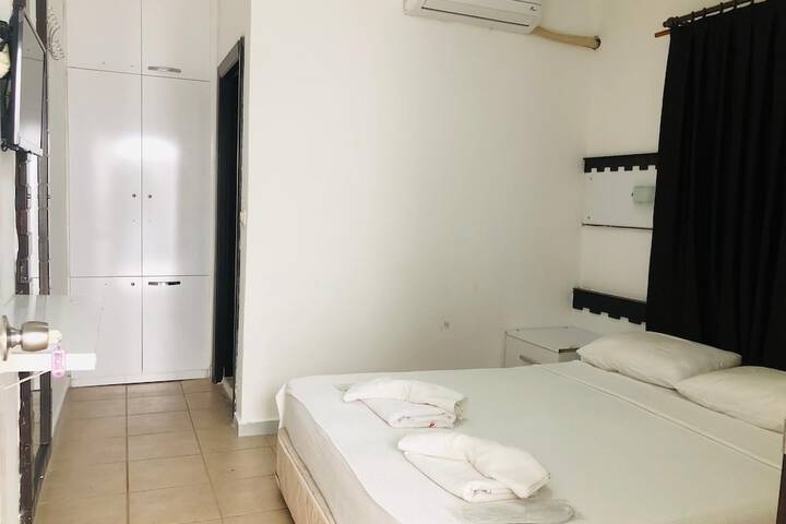 Room 7 of 13