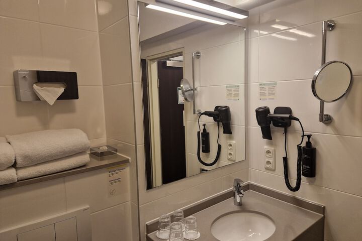 Room 11 of 171