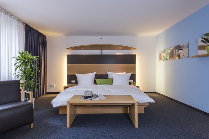 Room 4 of 37