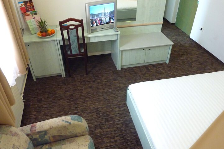 Room 15 of 61