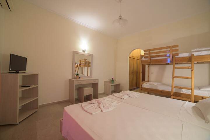 Room 11 of 27