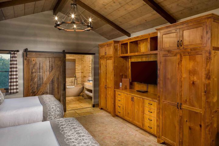 Room 16 of 128