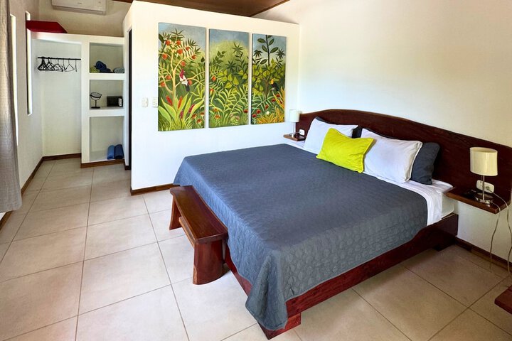 Room 35 of 193