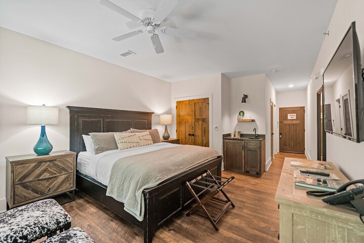 Room 18 of 48