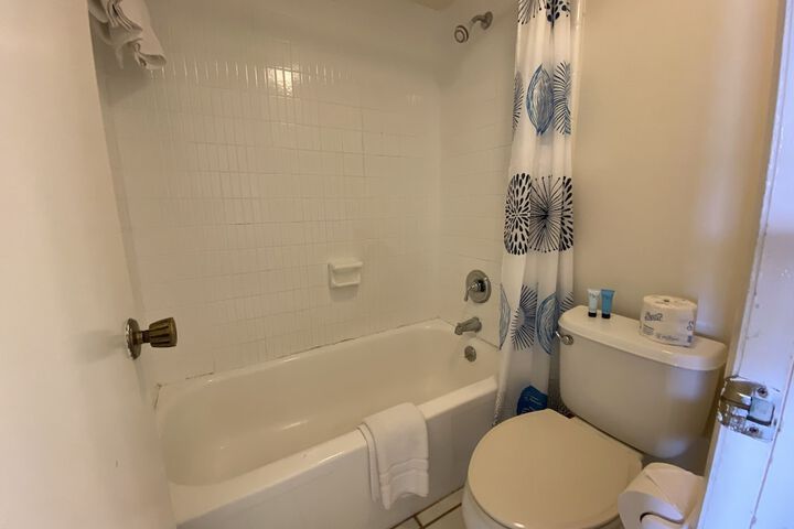 Room 18 of 25