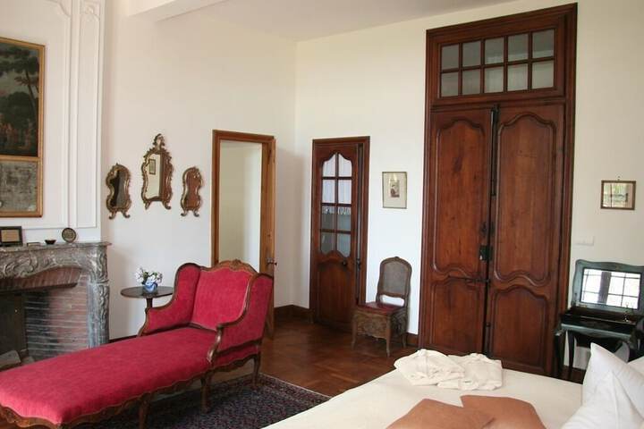 Room 7 of 30