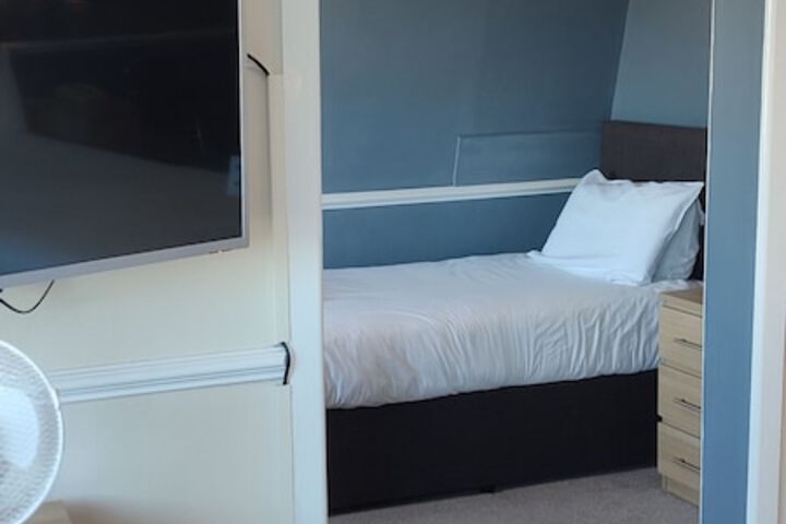 Room 27 of 91