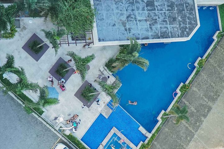 Pools & Facilities