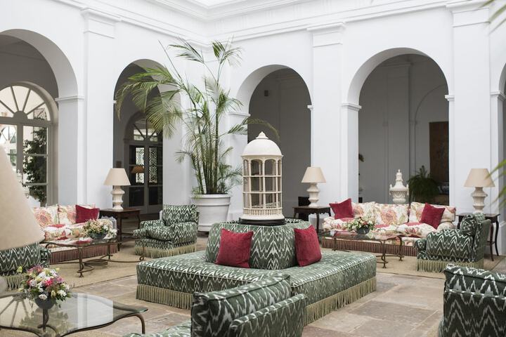 Guest Lobby