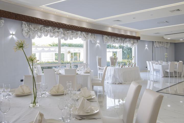 Ballroom/Hall 62 of 90