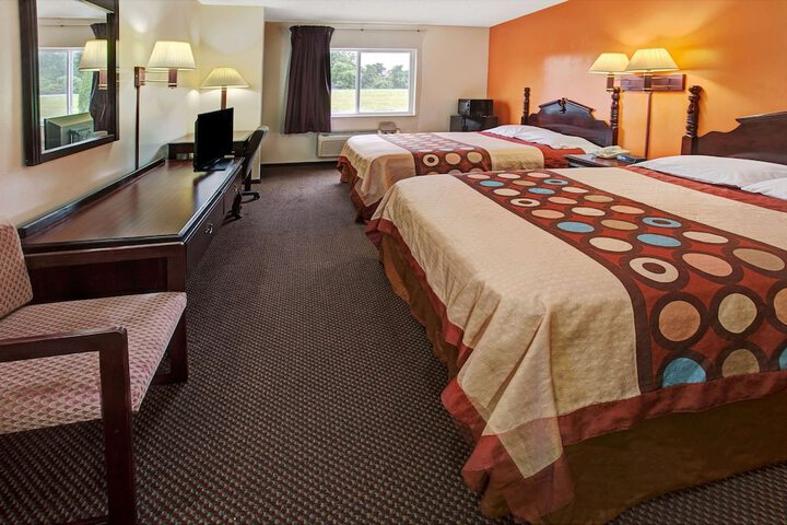 1 Queen Bed (13 of 14)