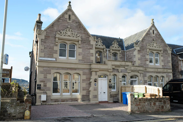 NO 48 CASTLE VIEW