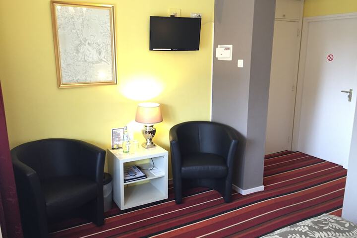 Room 4 of 40