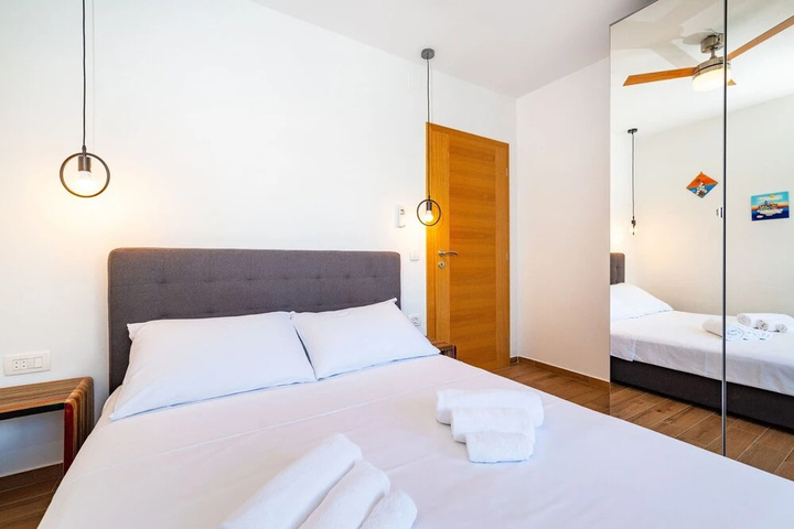 Room 4 of 17