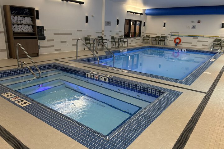 Pool image of La Quinta Inn & Suites by Wyndham Kelowna Bc