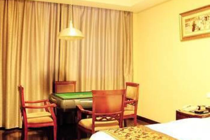 Room 7 of 10