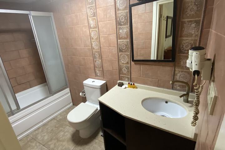 Room 16 of 27