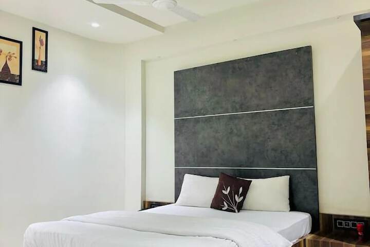 Room 3 of 7