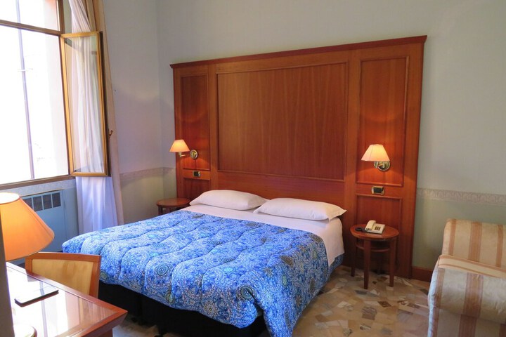 Room 5 of 22