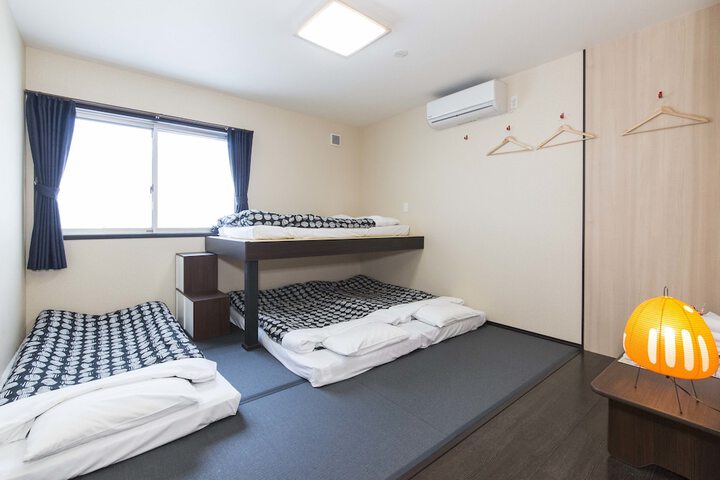 Room 27 of 81