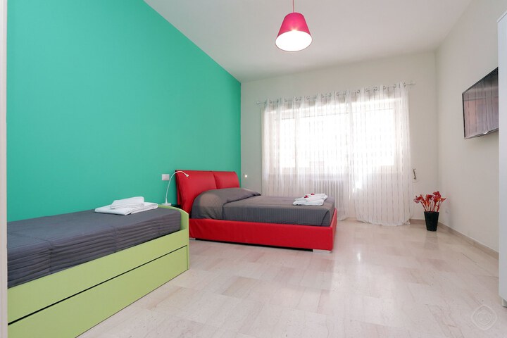 Room 2 of 30