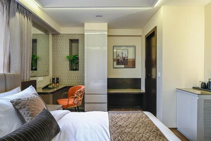 Room 5 of 27